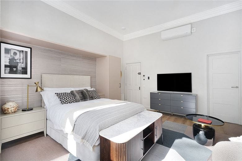  bedroom flat, Beaufort Gardens, Knightsbridge SW3 - Available