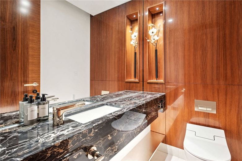 3 bedroom flat, Lancer Square, Kensington W8 - Available