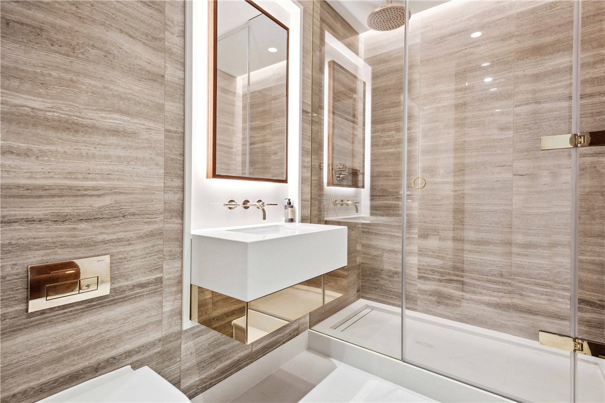 3 bedroom flat, Lancer Square, Kensington W8 - Available