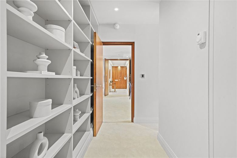 3 bedroom flat, Gloucester Square, Hyde Park Estate W2 - Available