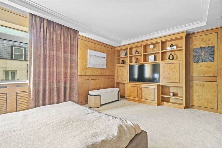 3 bedroom flat, Gloucester Square, Hyde Park Estate W2 - Available