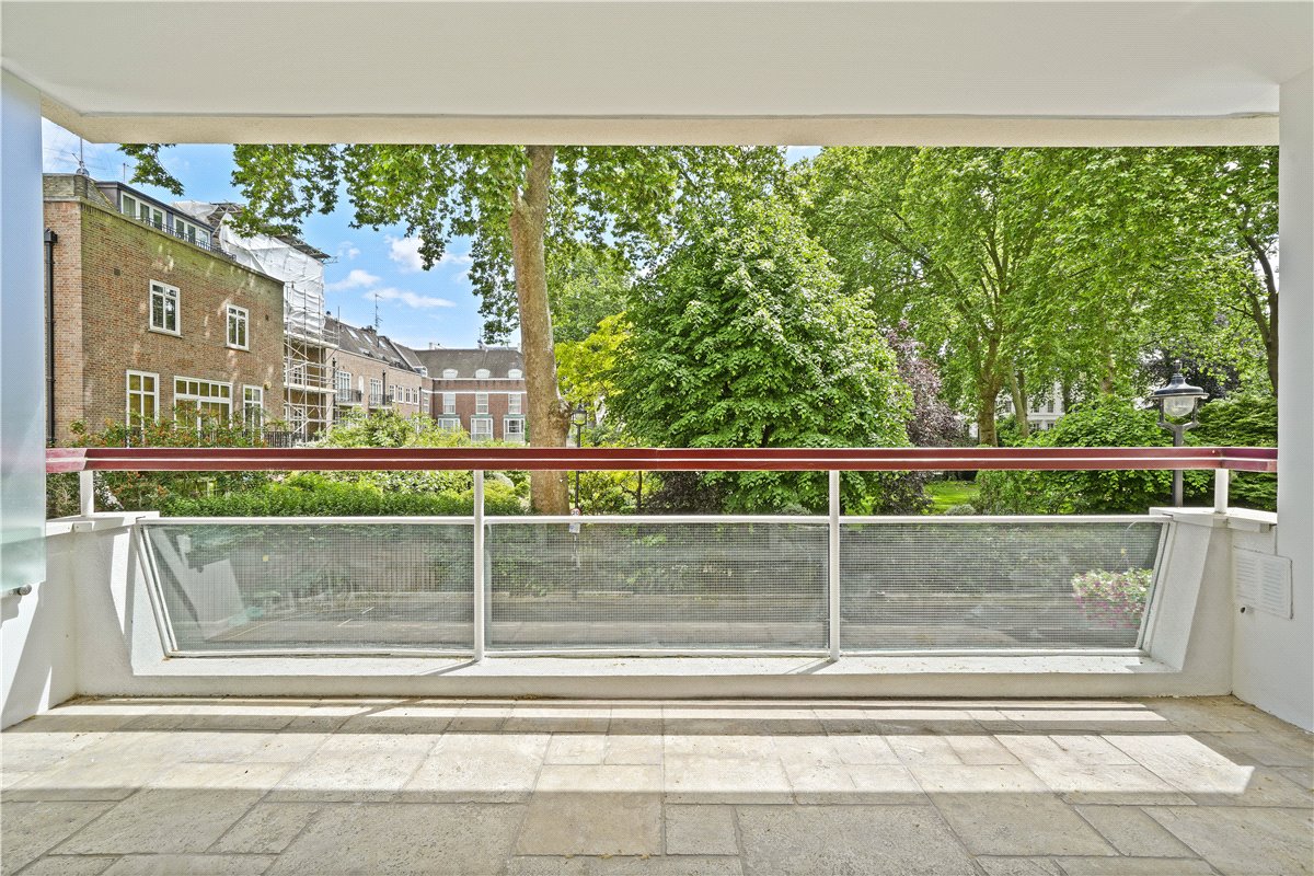 3 bedroom flat, Gloucester Square, Hyde Park Estate W2 - Available