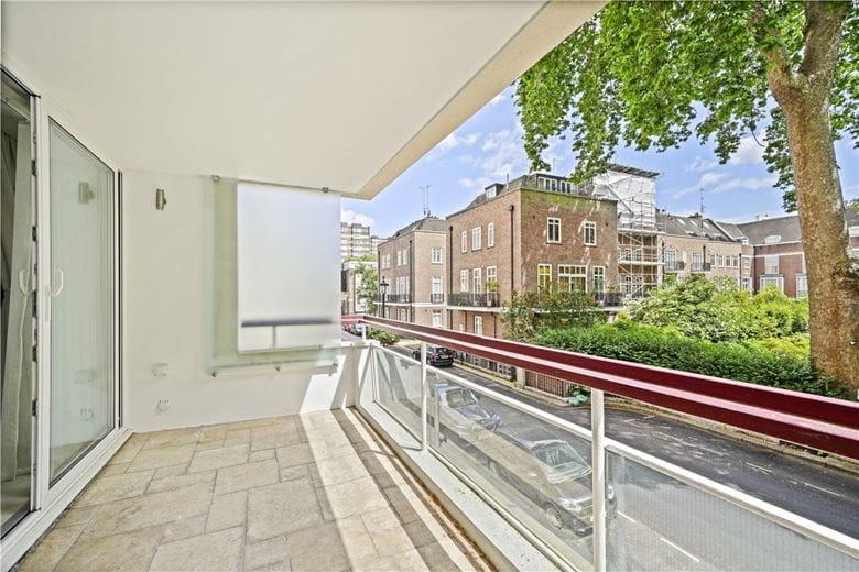 3 bedroom flat, Gloucester Square, Hyde Park Estate W2 - Available