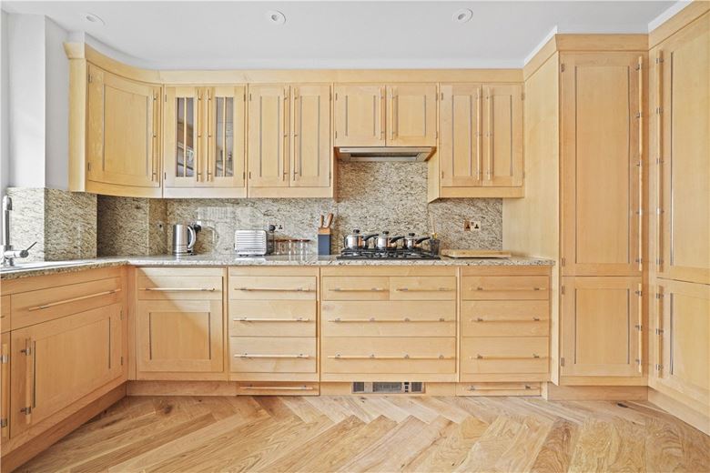 3 bedroom flat, Gloucester Square, Hyde Park Estate W2 - Available