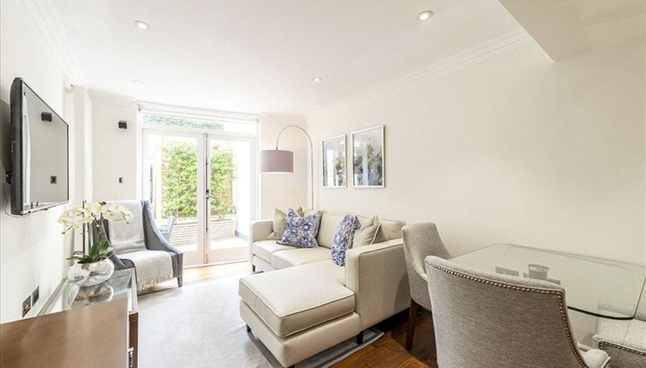  bedroom flat, Kensington Gardens Square, London W2 - Available