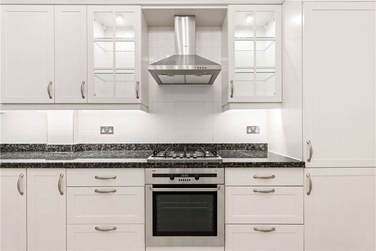 3 bedroom maisonette, Egerton Gardens, Knightsbridge SW3 - Available