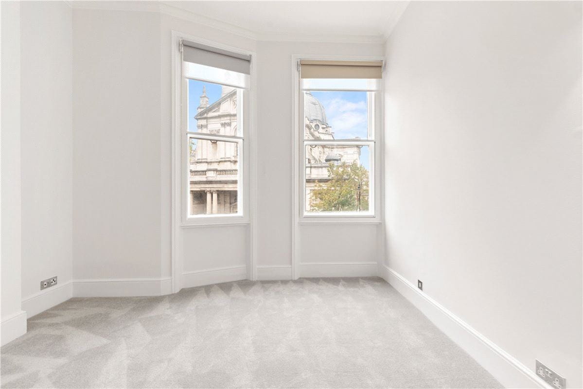 3 bedroom maisonette, Egerton Gardens, Knightsbridge SW3 - Available