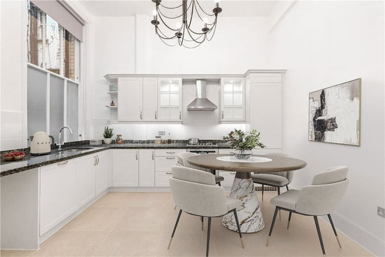 3 bedroom maisonette, Egerton Gardens, Knightsbridge SW3 - Available