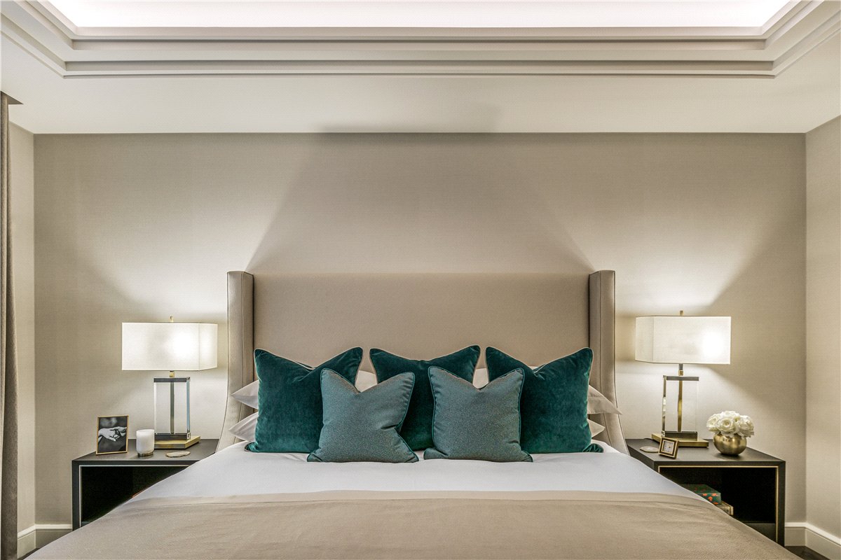 2 bedroom flat, Lancelot Place, Knightsbridge SW7 - Available