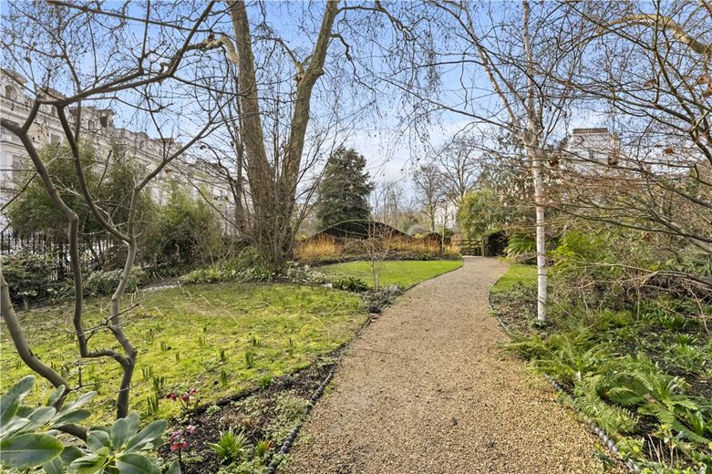 2 bedroom flat, Pembridge Square, Notting Hill Gate W2 - Available