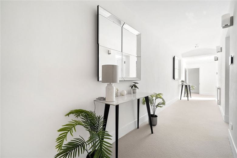 4 bedroom flat, Southwell Gardens, South Kensington SW7 - Available