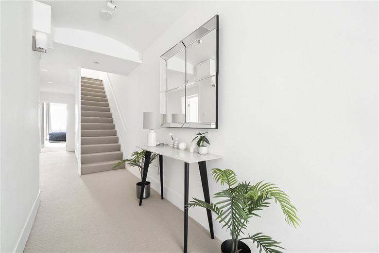 4 bedroom flat, Southwell Gardens, South Kensington SW7 - Available