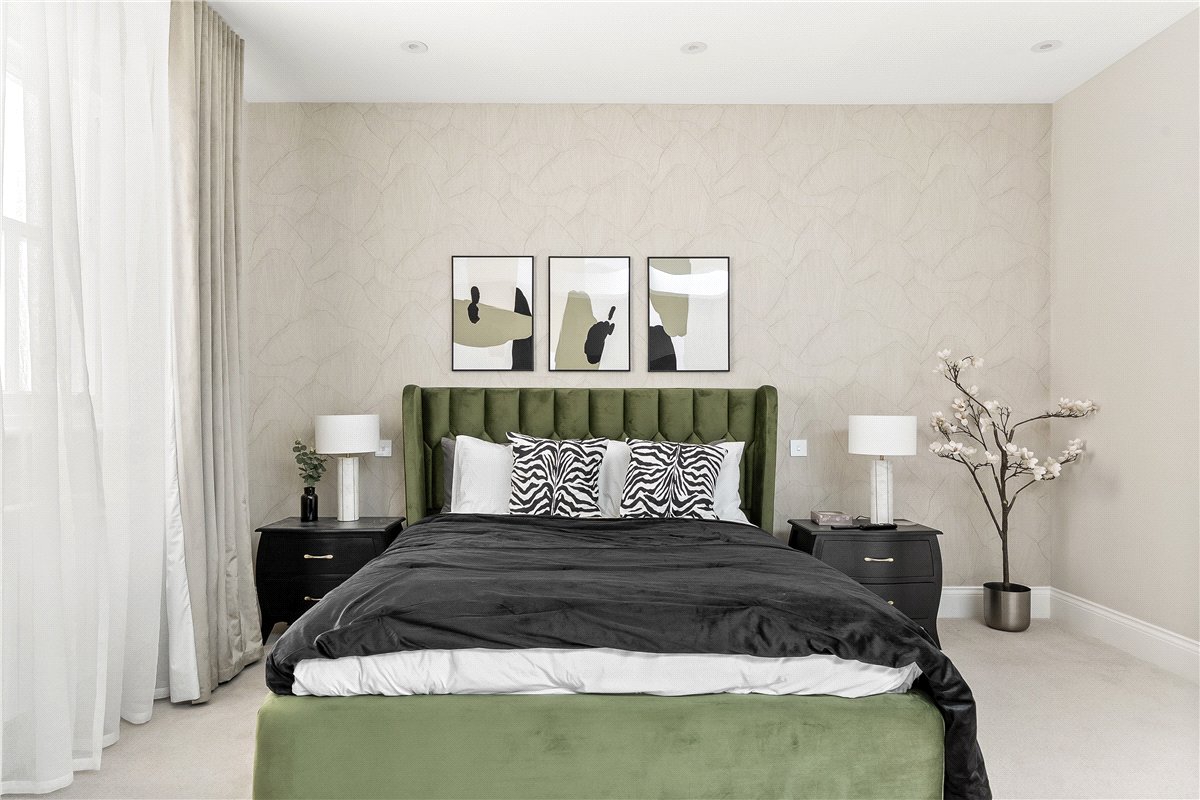 4 bedroom flat, Southwell Gardens, South Kensington SW7 - Available