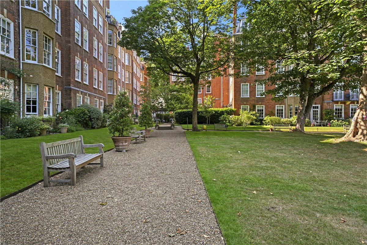 3 bedroom flat, The Little Boltons, Chelsea SW5 - Available