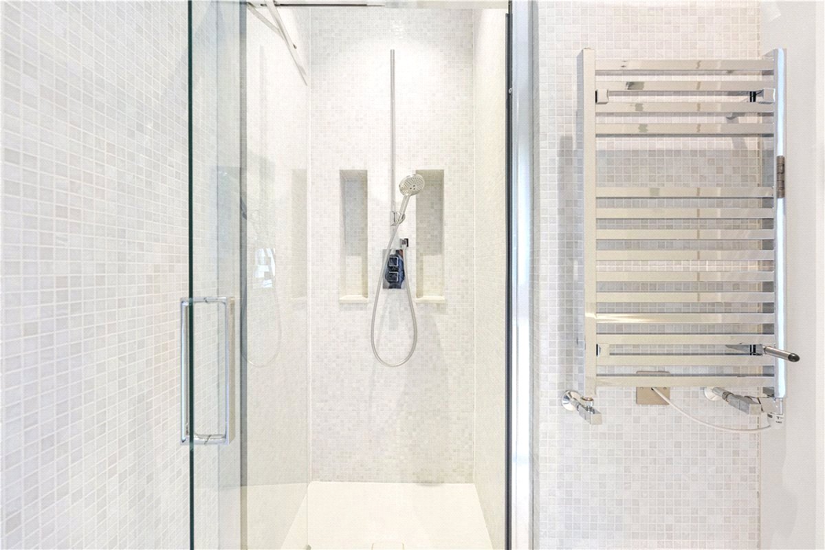 4 bedroom flat, Wynnstay Gardens, Allen Street W8 - Available