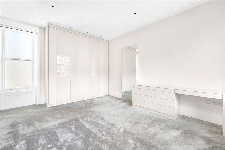 4 bedroom flat, Wynnstay Gardens, Allen Street W8 - Available