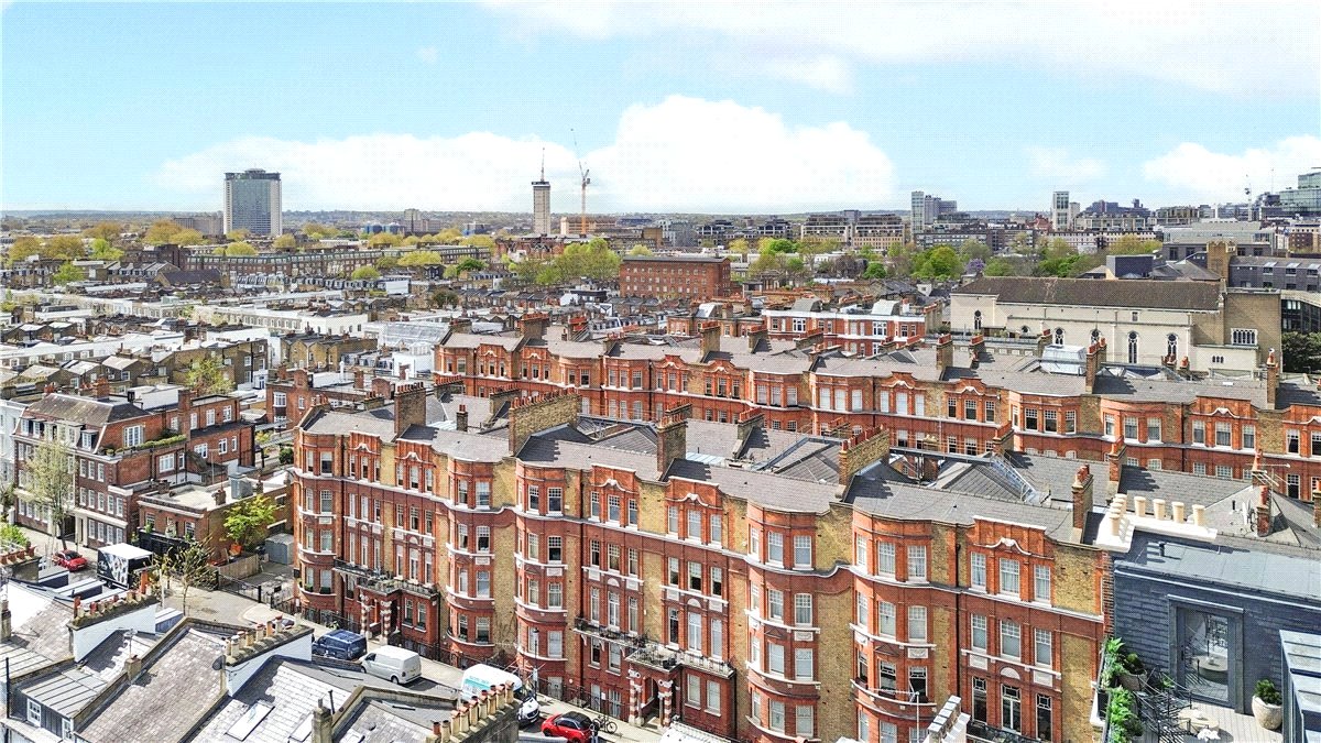 4 bedroom flat, Wynnstay Gardens, Allen Street W8 - Available