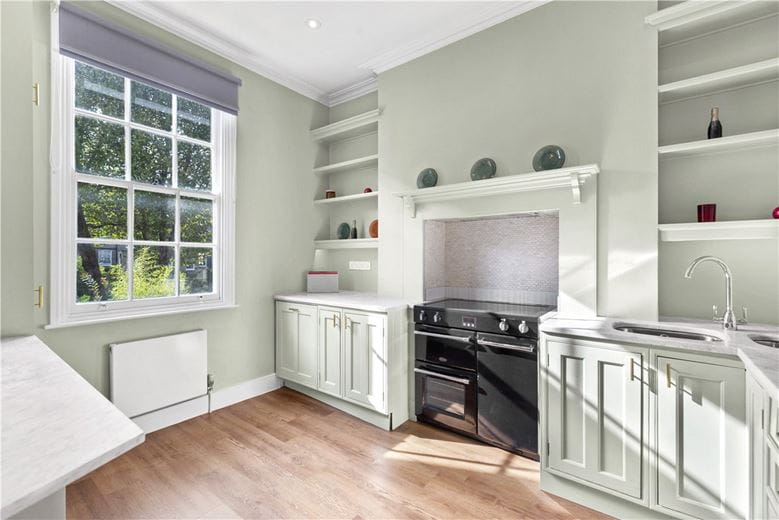 2 bedroom flat, Princedale Road, Notting Hill W11 - Available