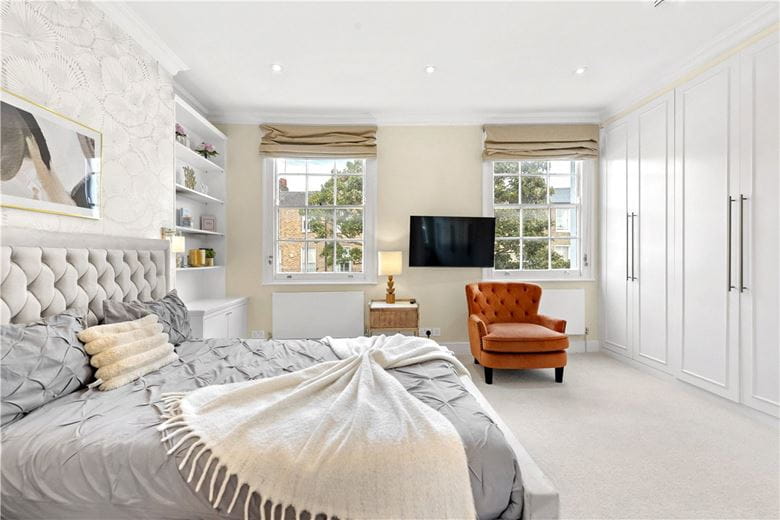 2 bedroom flat, Princedale Road, Notting Hill W11 - Available