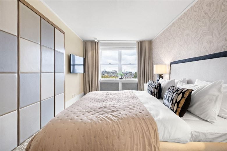 4 bedroom flat, Kingston House South, Ennismore Gardens SW7 - Available