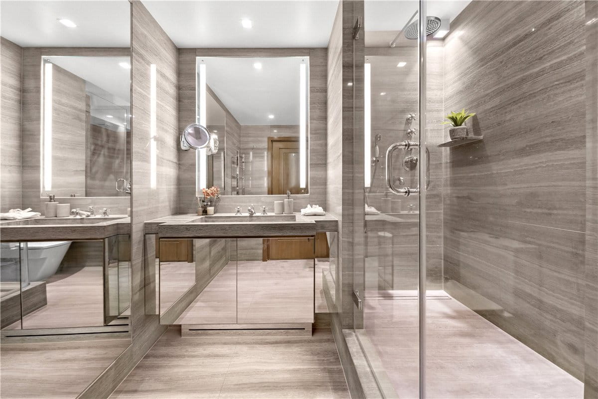 4 bedroom flat, Kingston House South, Ennismore Gardens SW7 - Available