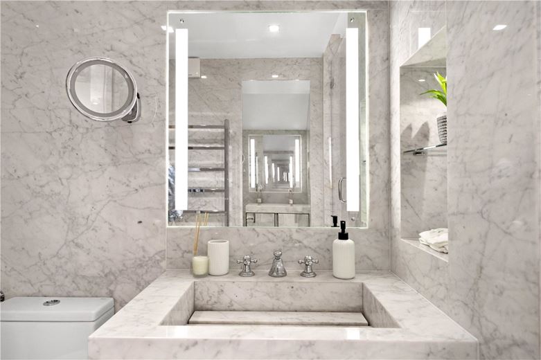 4 bedroom flat, Kingston House South, Ennismore Gardens SW7 - Available