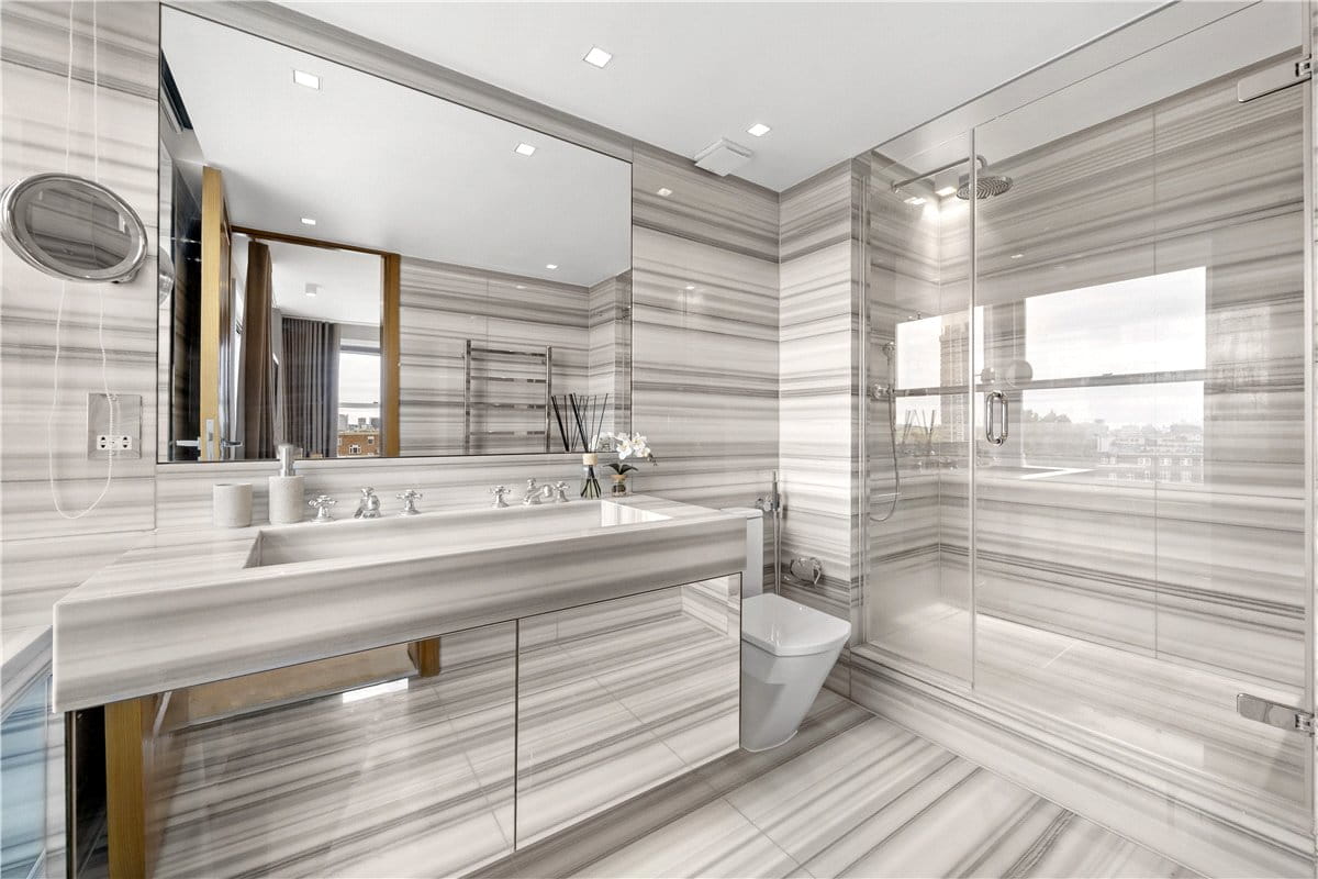 4 bedroom flat, Kingston House South, Ennismore Gardens SW7 - Available