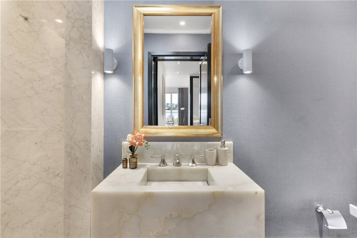 4 bedroom flat, Kingston House South, Ennismore Gardens SW7 - Available