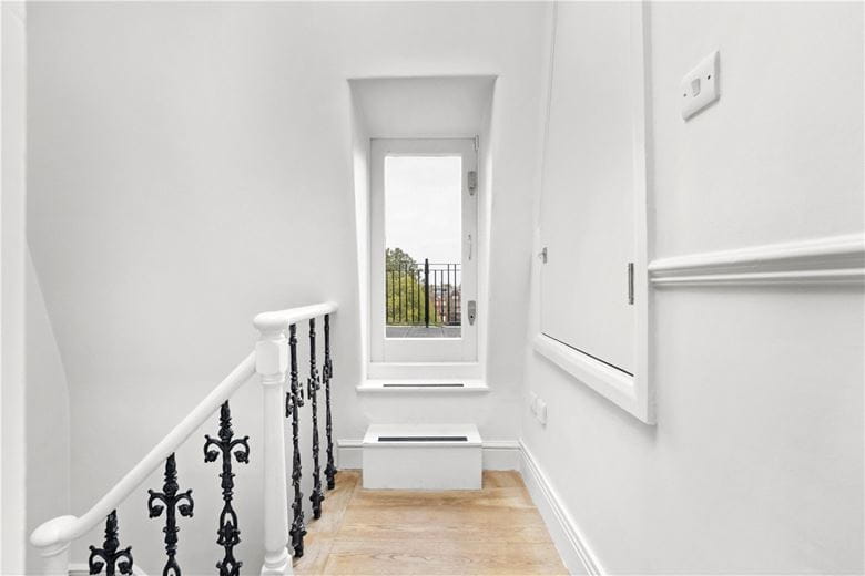 3 bedroom flat, Cadogan Square, London SW1X - Available