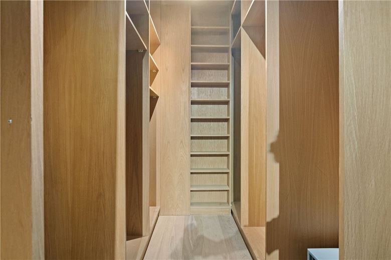 3 bedroom flat, Cadogan Square, London SW1X - Available