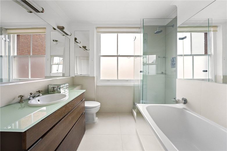 3 bedroom flat, Cadogan Square, London SW1X - Available