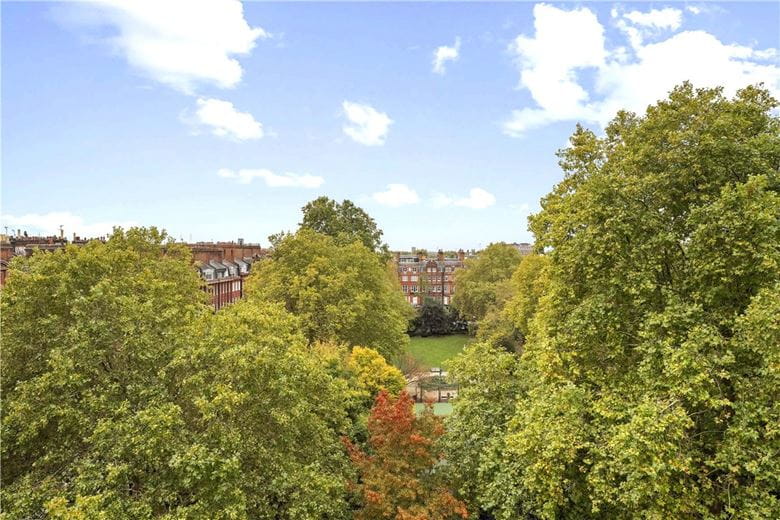 3 bedroom flat, Cadogan Square, London SW1X - Available