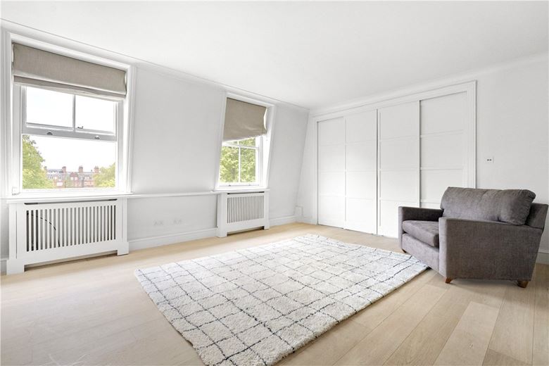 3 bedroom flat, Cadogan Square, Knightsbridge SW1X - Available