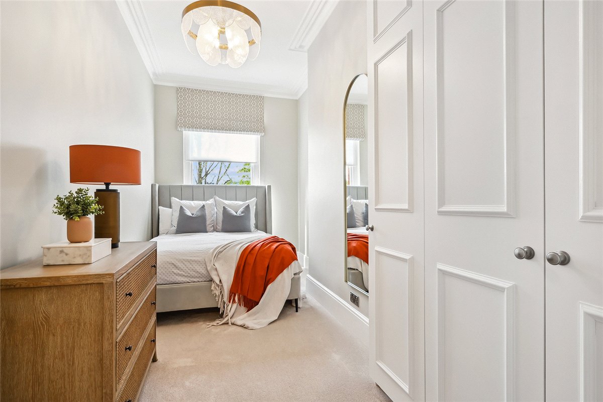 4 bedroom flat, Gloucester Road, South Kensington SW7 - Available