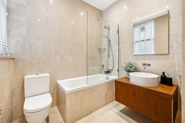 4 bedroom flat, Gloucester Road, South Kensington SW7 - Available