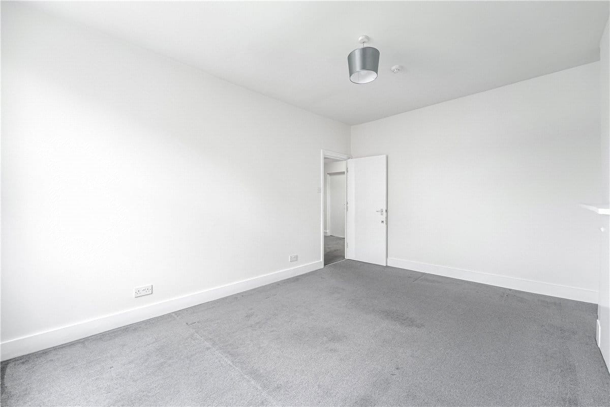 2 bedroom flat, Upper Addison Gardens, Holland Park W14 - Let Agreed