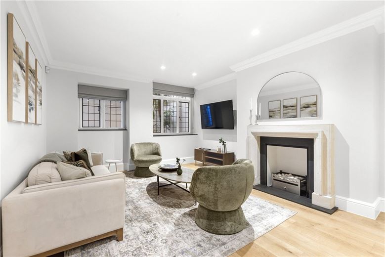 2 bedroom flat, Cadogan Square, Knightsbridge SW1X - Available