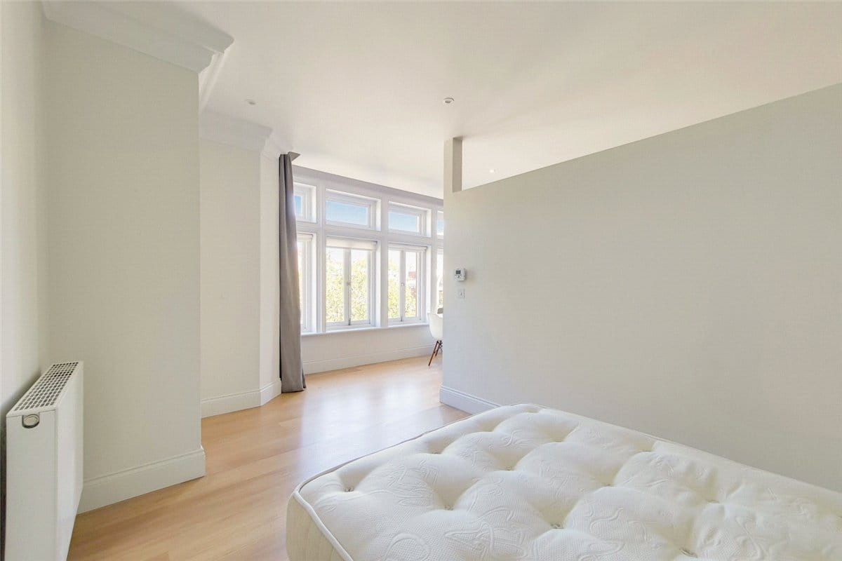 1 bedroom flat, Egerton Gardens Mews, Knightsbridge SW3 - Available