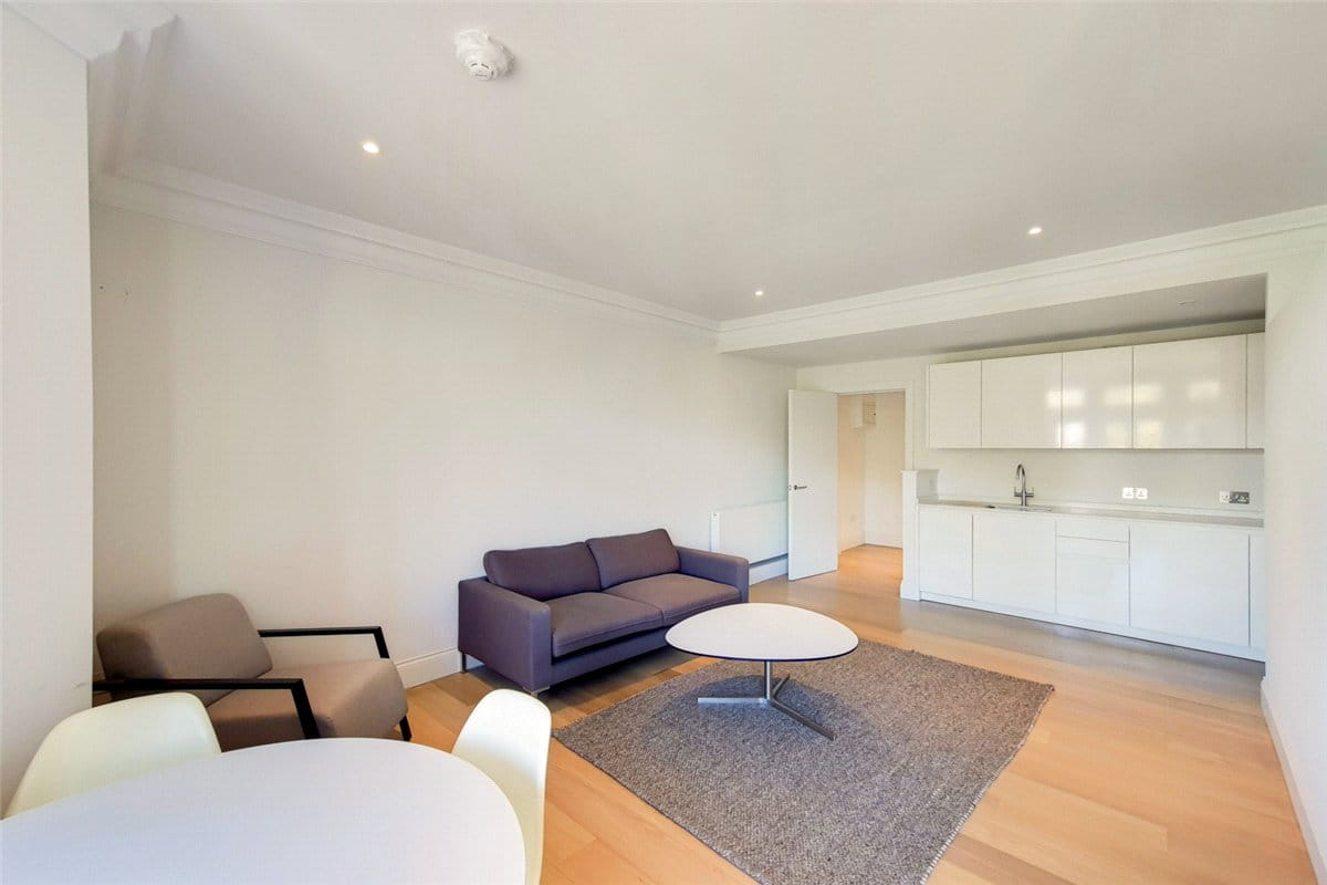 1 bedroom flat, Egerton Gardens Mews, Knightsbridge SW3 - Available
