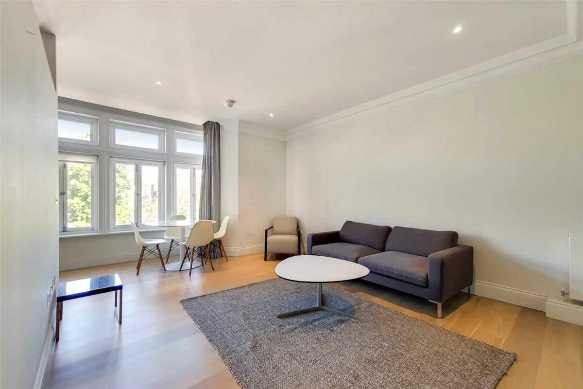 1 bedroom flat, Egerton Gardens Mews, Knightsbridge SW3 - Available