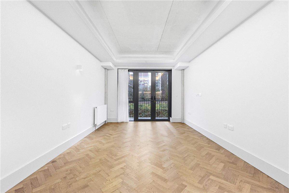 1 bedroom flat, Latimer Road, North Kensington W10 - Available