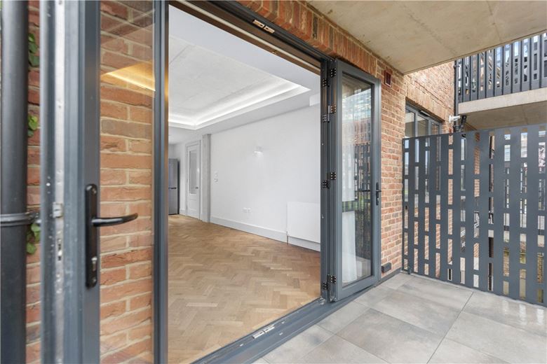 1 bedroom flat, Latimer Road, North Kensington W10 - Available