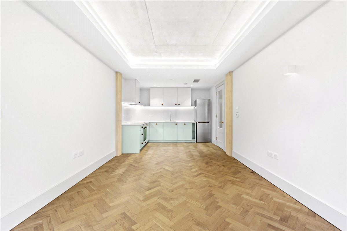 1 bedroom flat, Latimer Road, North Kensington W10 - Available