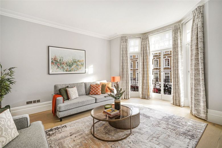 4 bedroom flat, Gloucester Road, South Kensington SW7 - Available