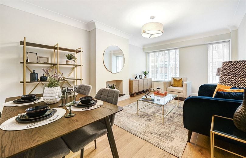 2 bedroom flat, Kensington High Street, Kensington W8 - Available