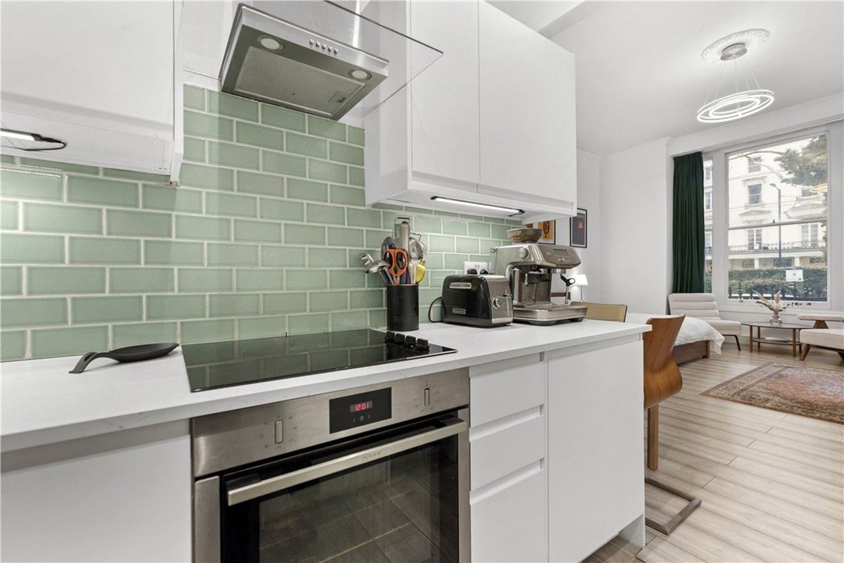  bedroom flat, Westbourne Terrace, Paddington W2 - Available