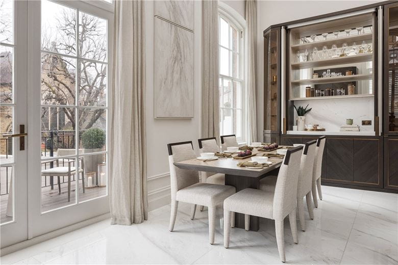 7 bedroom flat, Pont Street, Knightsbridge SW1X - Available