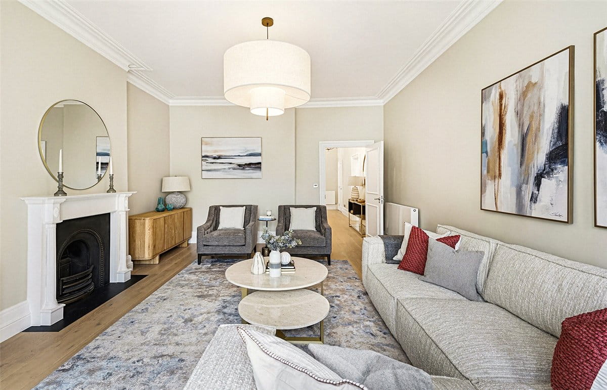 4 bedroom flat, Gloucester Road, South Kensington SW7 - Available