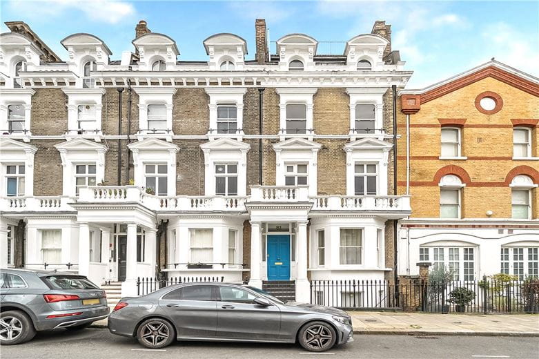 2 bedroom flat, Ladbroke Road, Holland Park W11 - Available