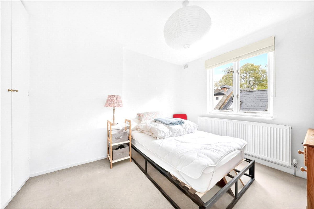 2 bedroom flat, Ladbroke Road, Holland Park W11 - Available